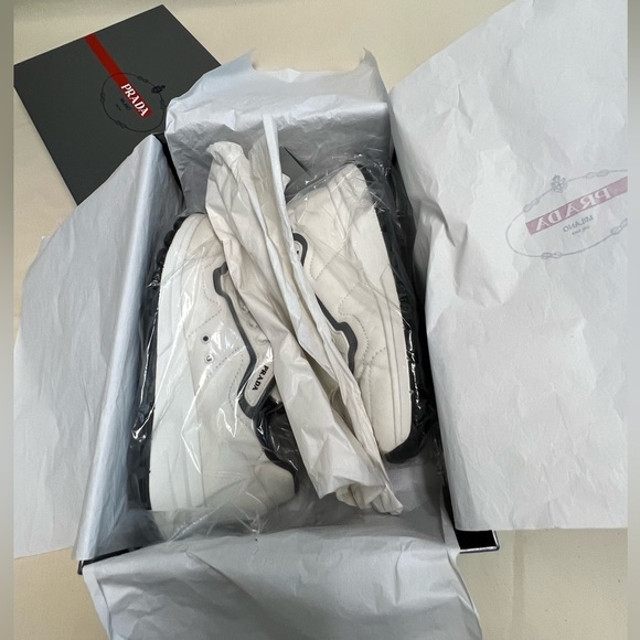 PRADA NIB 4E3382  WHITE NYLON GRAY GABARDINE LOGO SNEAKERS  US7  UK6  IT40 NWT - Picture 15 of 15